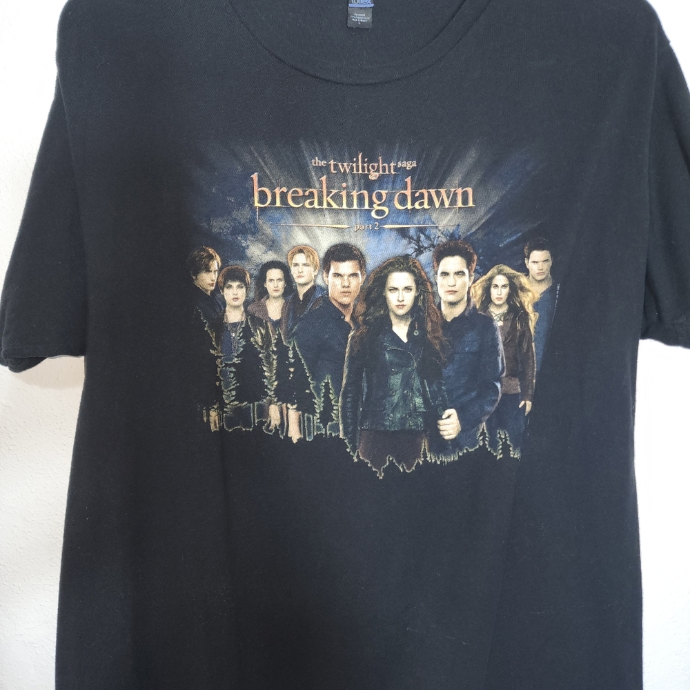 Twilight Breaking Dawn Part 2 Graphic T Shirt L Movie Cast‎ 2012